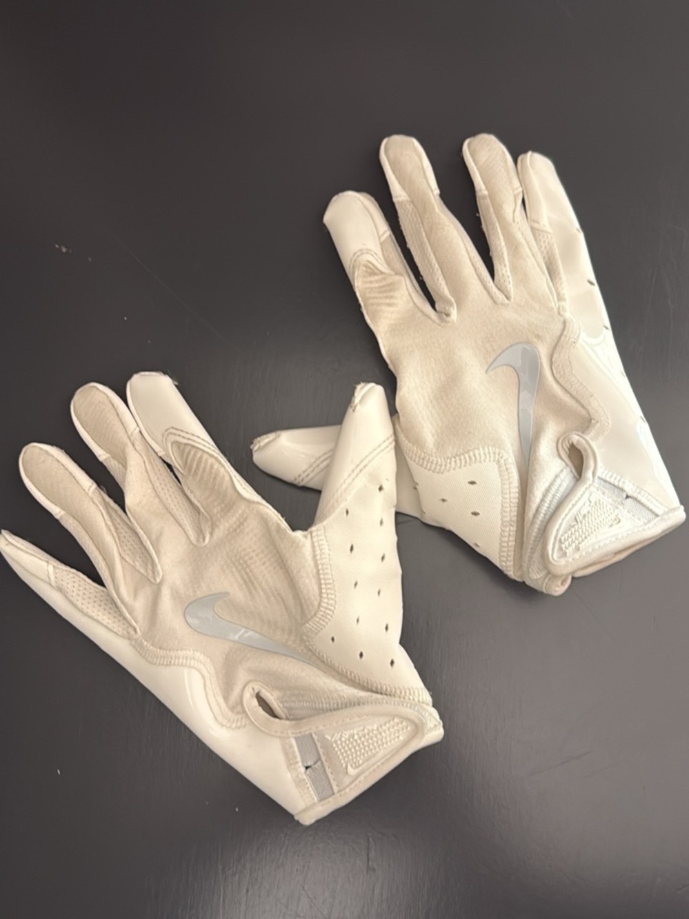 Nike Men's White Athletic Grip/Receiver Football Gloves